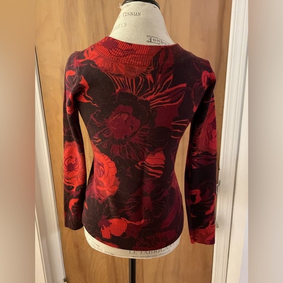 Gorgeous Calvin Klein red/black floral scoop neck wool blend sweater size M - Picture 2 of 8